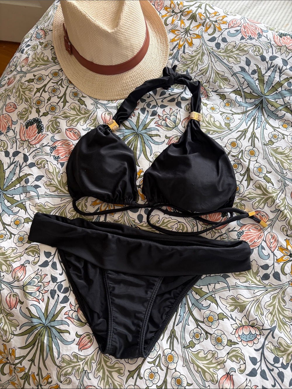 VIX Black Halter Bikini Set - Women Swim TOP LARGE/BOTTOMS MEDIUM.